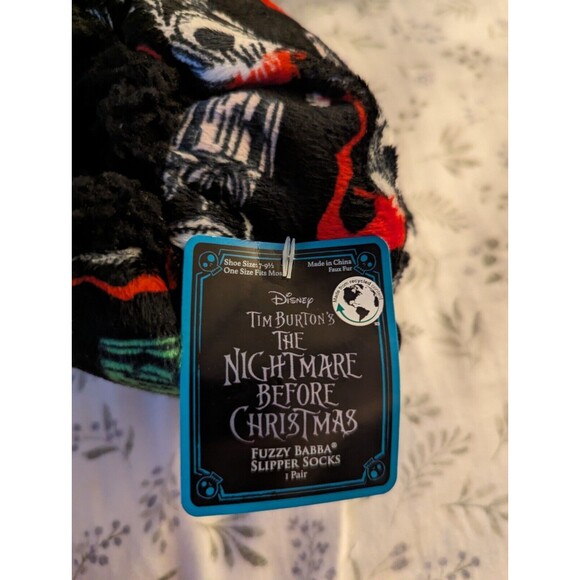 Nightmare Before Christmas Lanyard and Fuzzy Slippers Socks Set Bundle - Picture 5 of 6